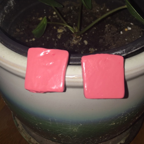 Peach Square Studs - Picture 1 of 3
